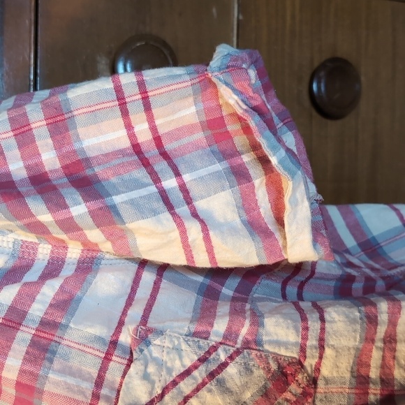 Carhartt Searsucker Plaid short sleeve button down - Picture 4 of 11